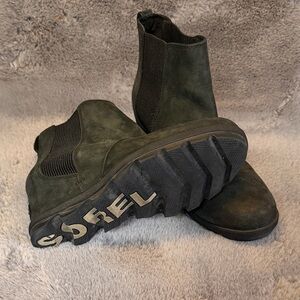 Women’s Sorrel Chelsea boots. So cute.